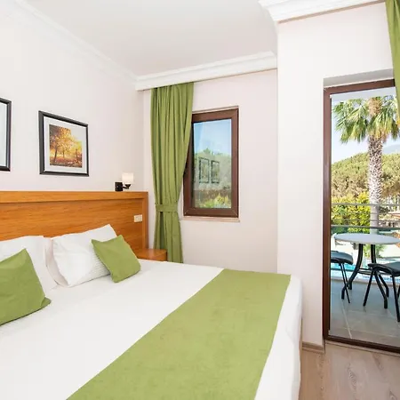 Ξενοδοχείο Qualia Park 3*