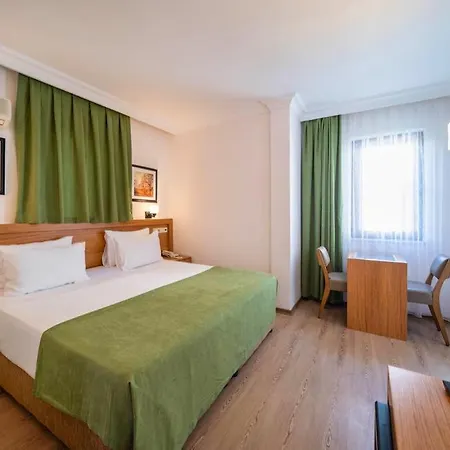 Ξενοδοχείο Qualia Park 3*
